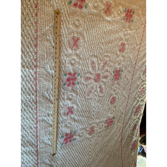 Vintage Chenille Bedspread Floral Pattern Fringe 74"x106" Off-White Pink & Green - Picture 7 of 8